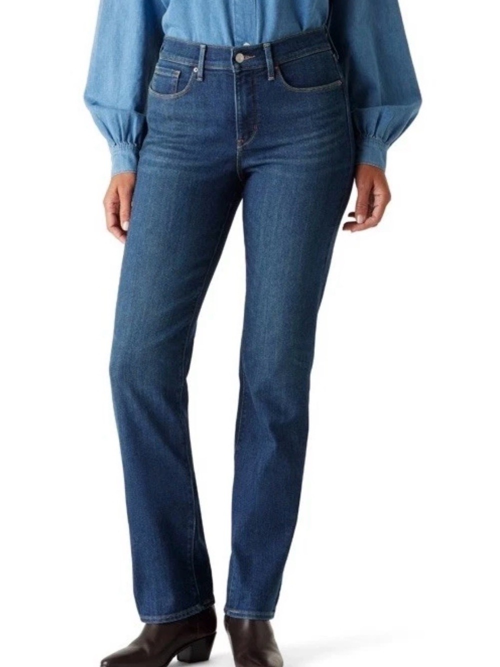 Levi's Women's Straight Leg Jeans in Dark Blue Wash NWT